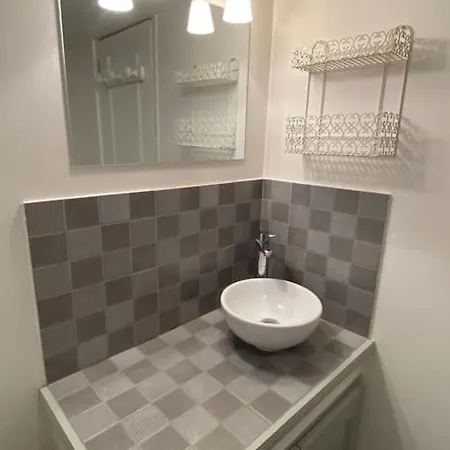 Maison De Charme Avec Jacuzzi. Berthouville