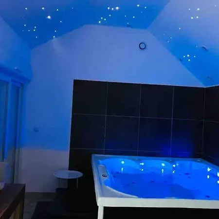 Casa vacanze Maison De Charme Avec Jacuzzi. Berthouville