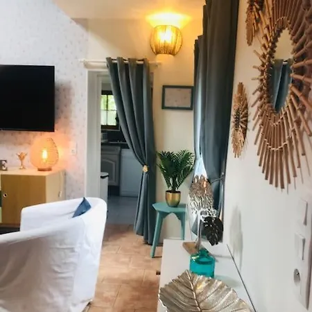 Maison De Charme Avec Jacuzzi. بيت للعطل