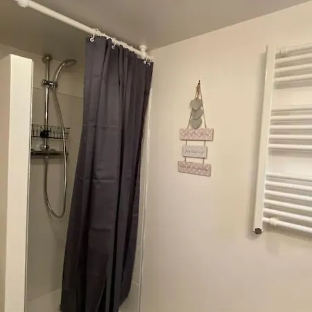 Maison De Charme Avec Jacuzzi. *